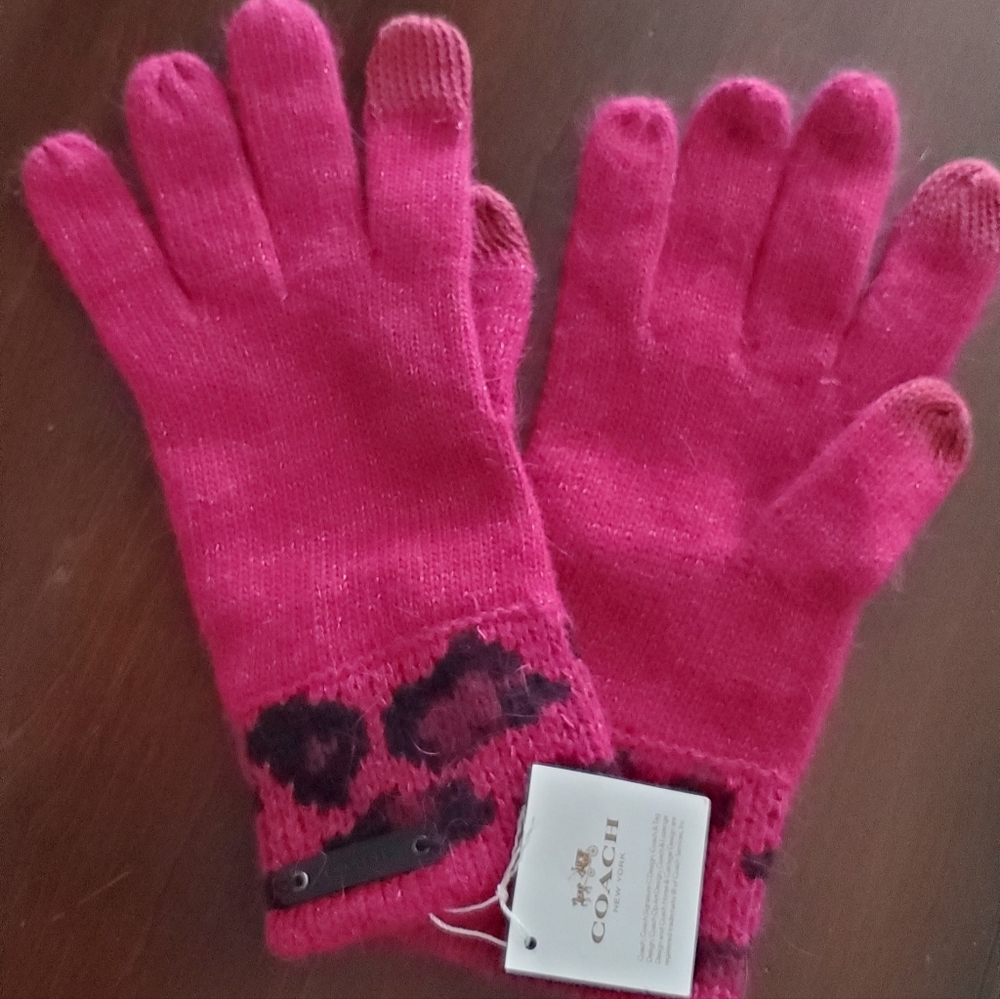 NWT Coach Ocelot trim, touch screen enabled mittens in cranberry